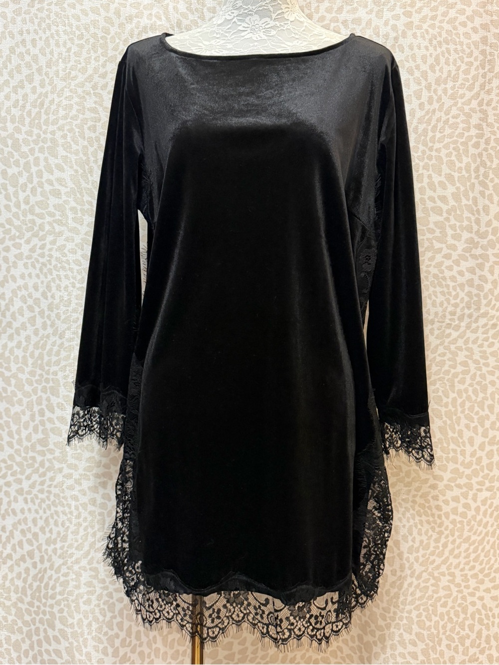 Beautiful IMAN Black Velvet Lace-Trim Tunic